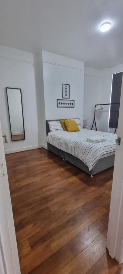 Cricklewood Broadway Guest Home Londen Buitenkant foto