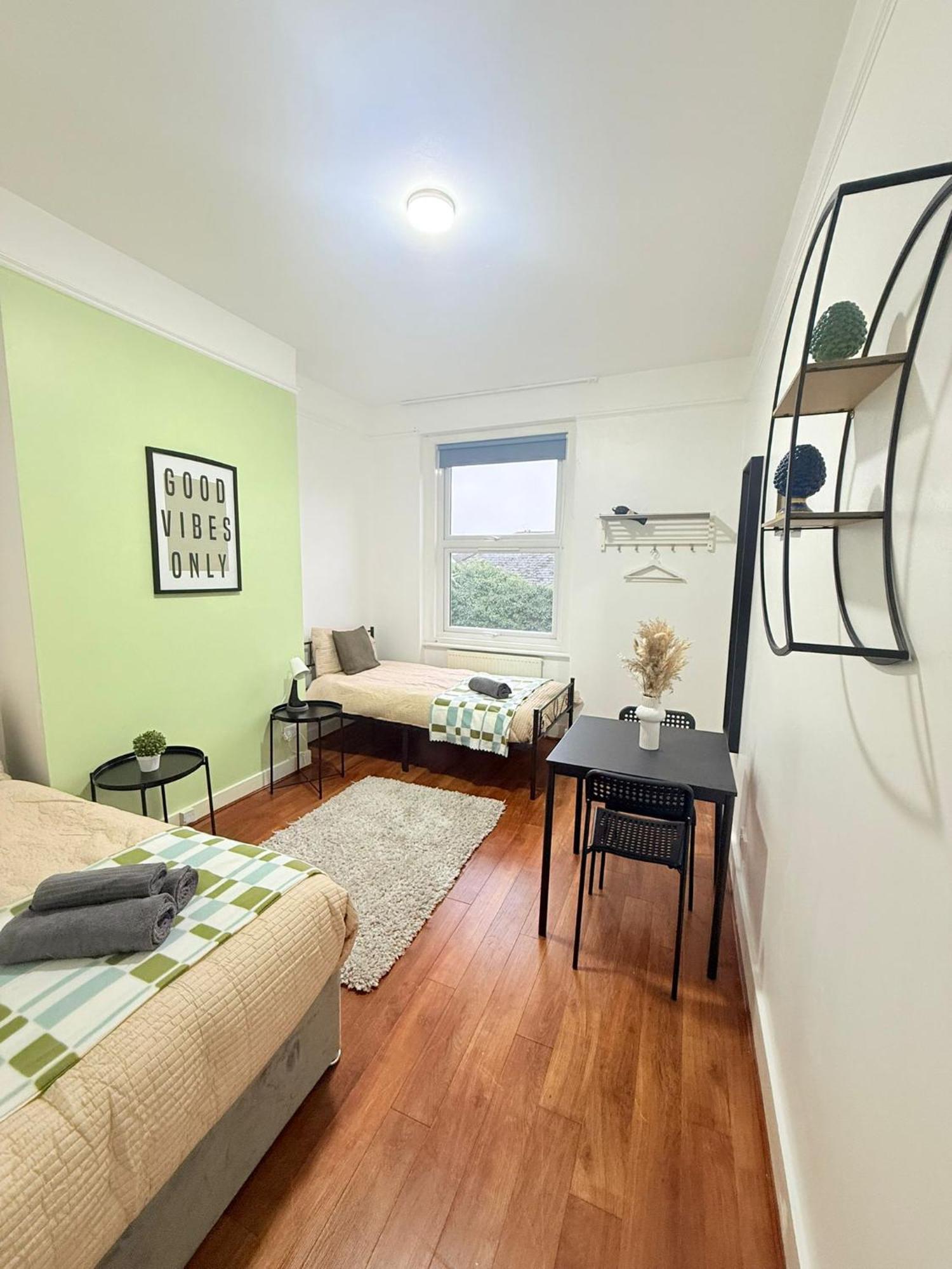 Cricklewood Broadway Guest Home Londen Buitenkant foto
