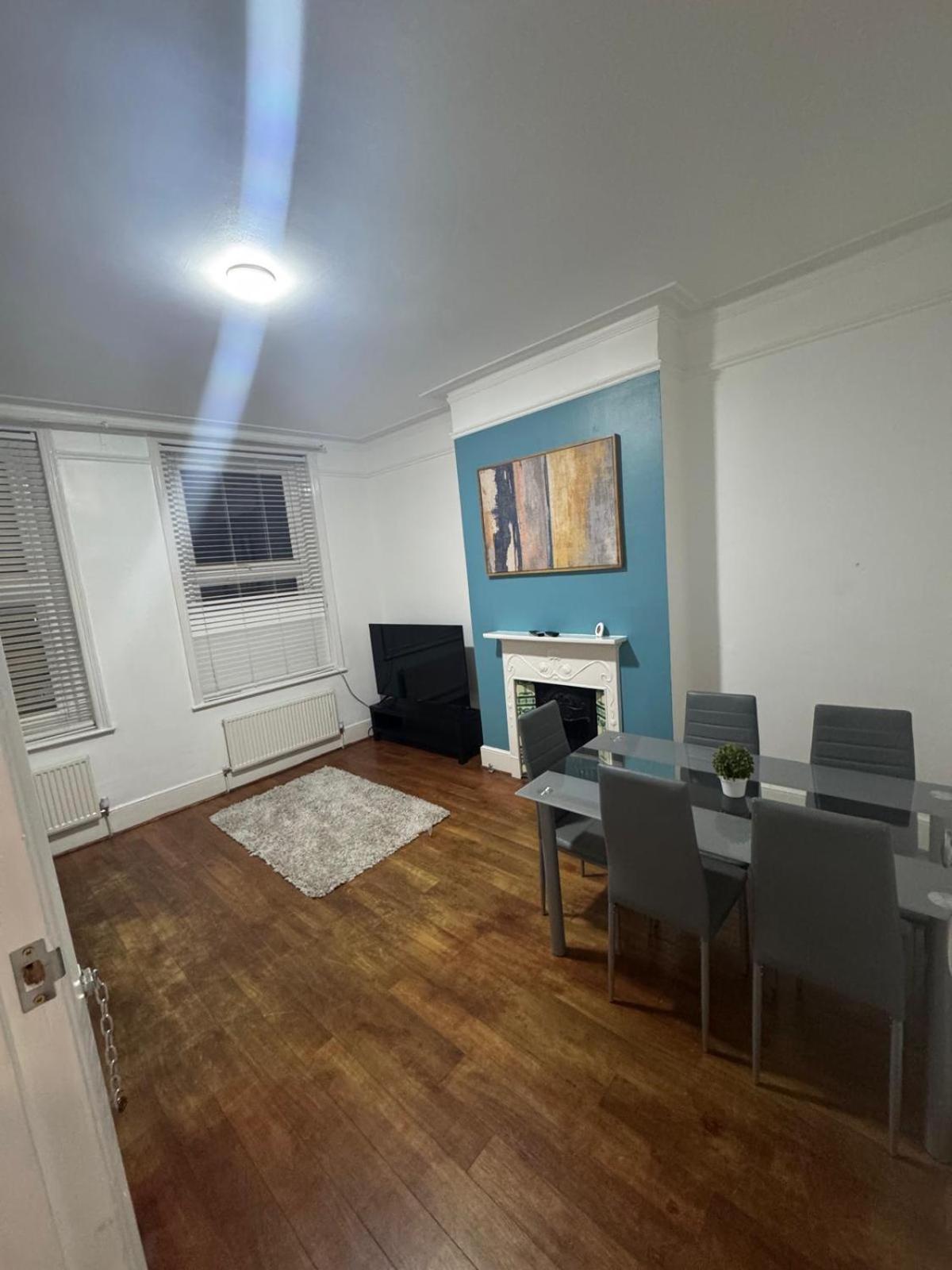 Cricklewood Broadway Guest Home Londen Buitenkant foto