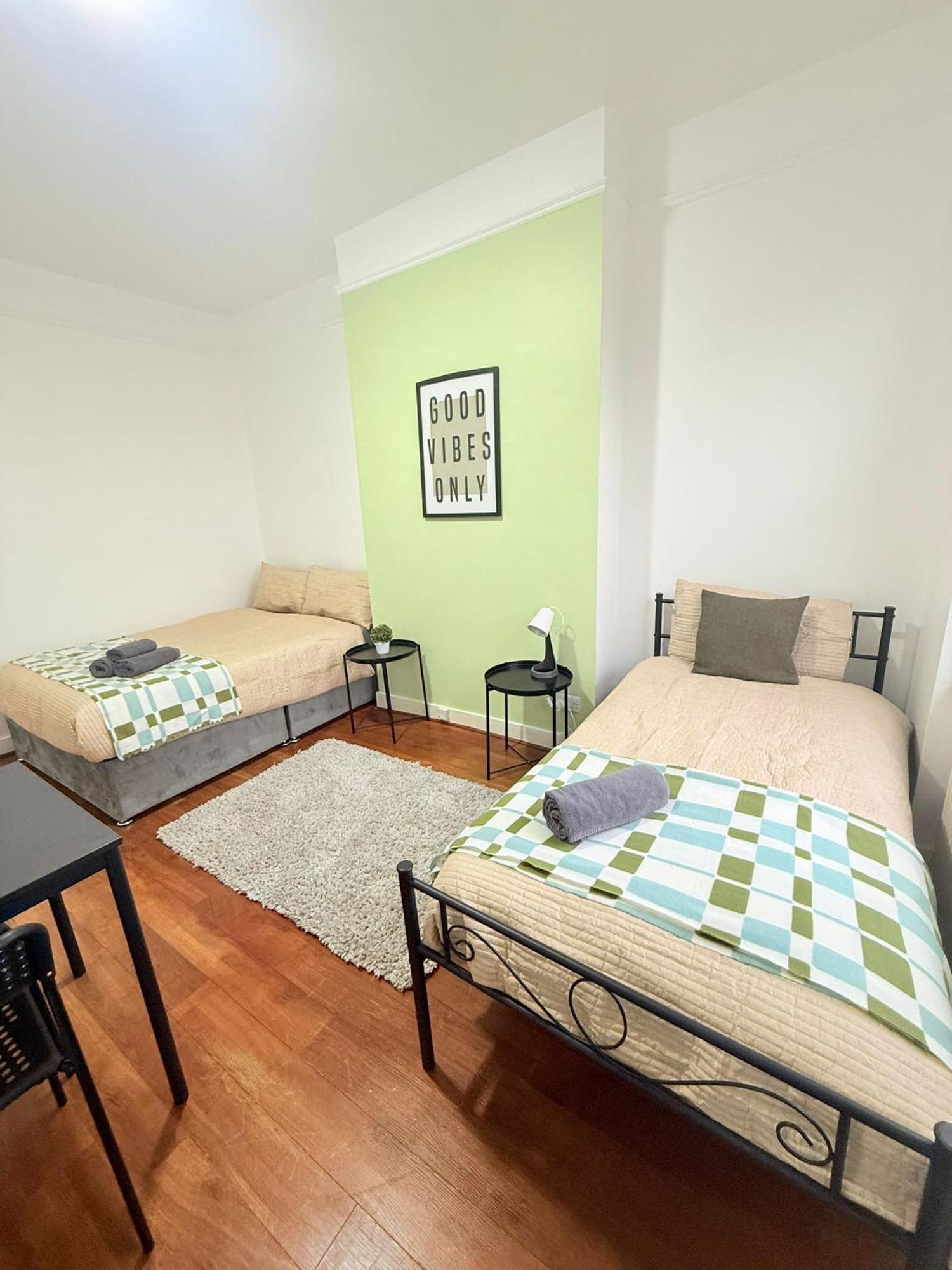 Cricklewood Broadway Guest Home Londen Buitenkant foto