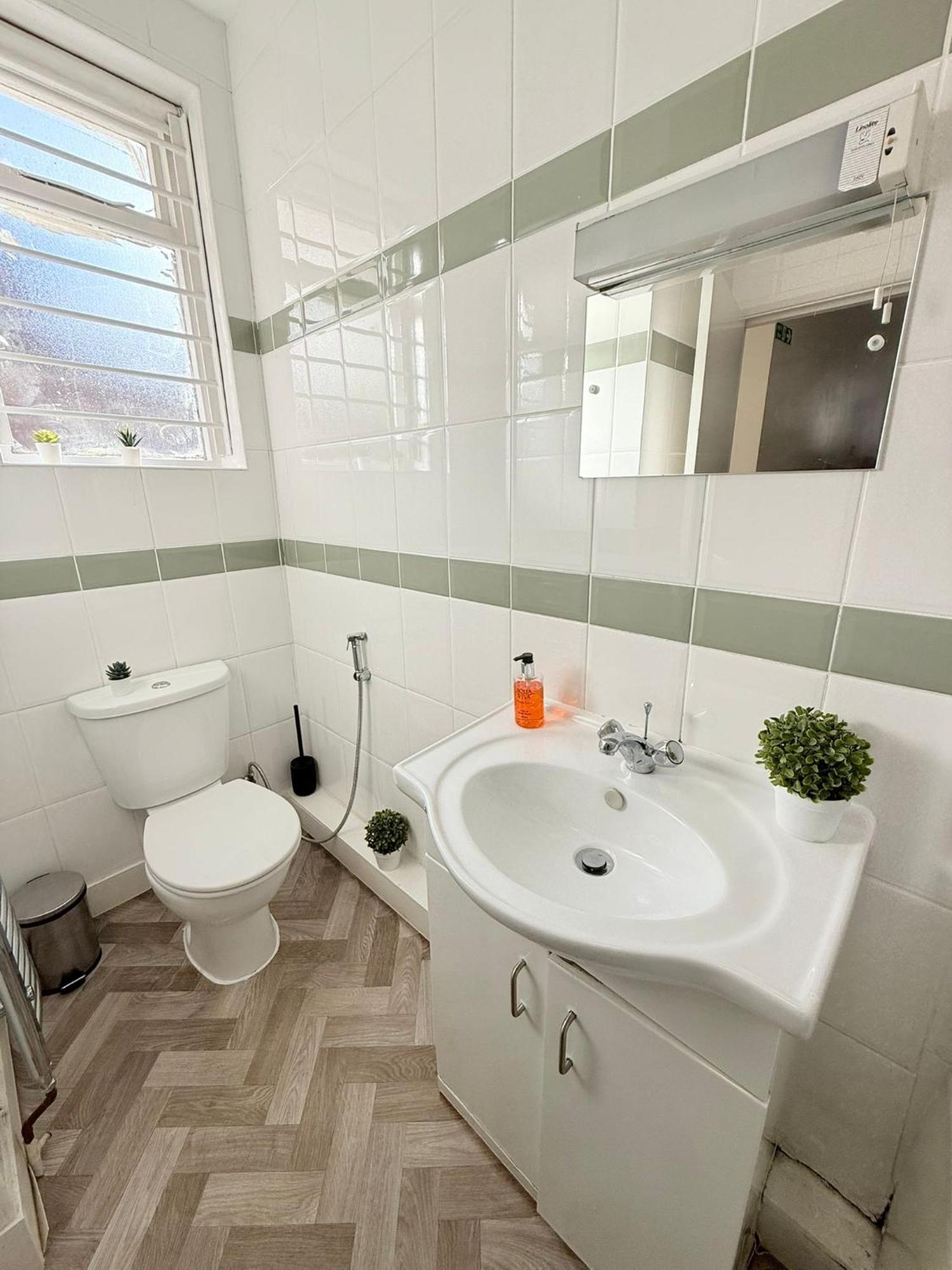 Cricklewood Broadway Guest Home Londen Kamer foto