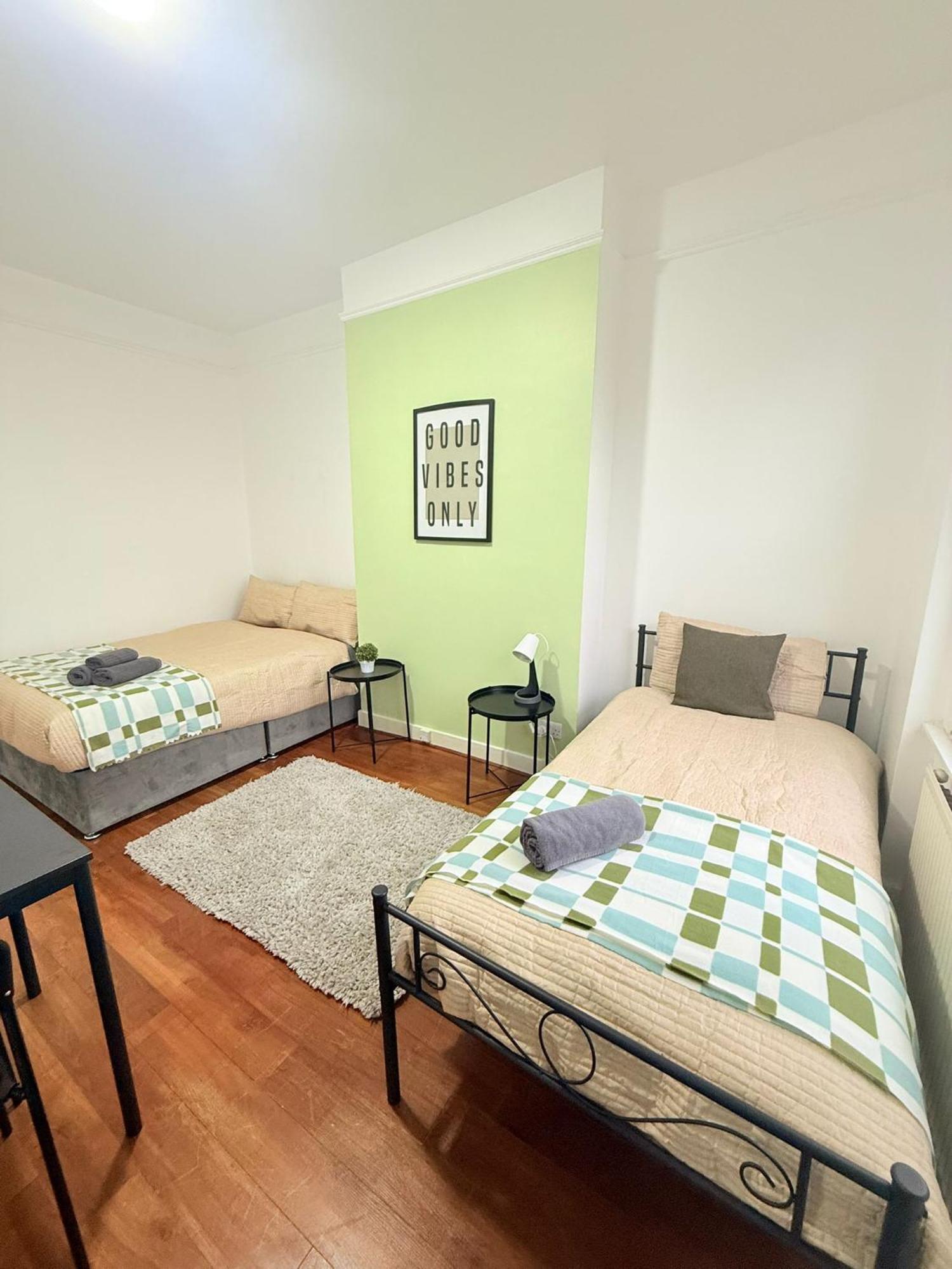 Cricklewood Broadway Guest Home Londen Buitenkant foto