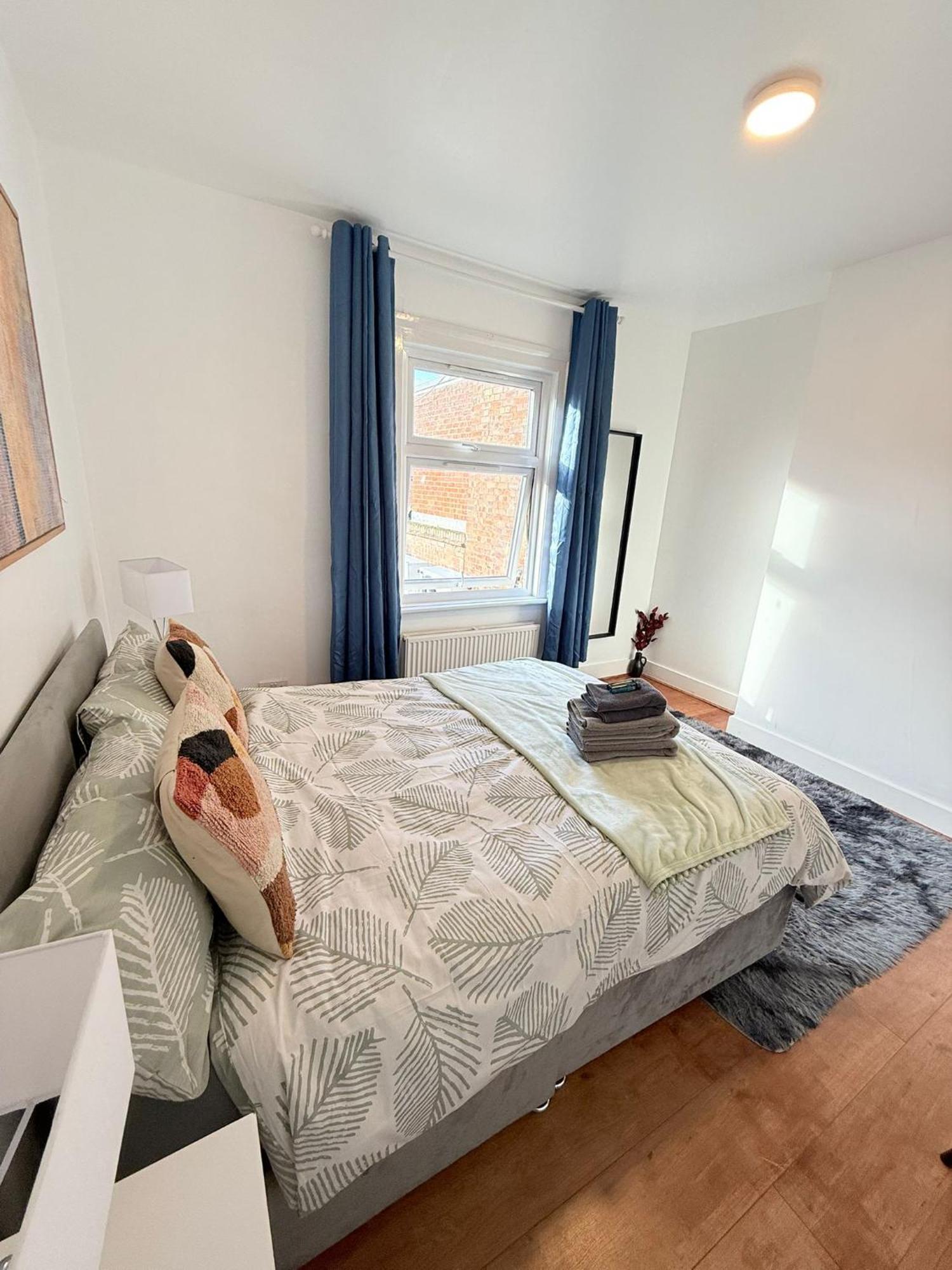 Cricklewood Broadway Guest Home Londen Buitenkant foto