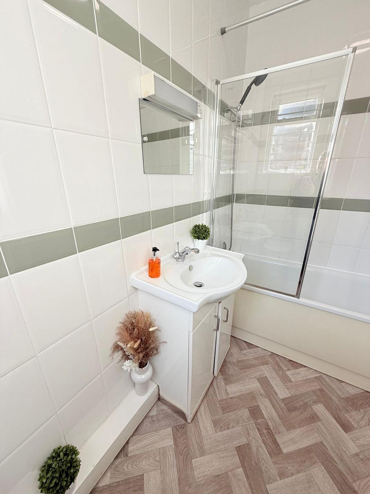 Cricklewood Broadway Guest Home Londen Buitenkant foto