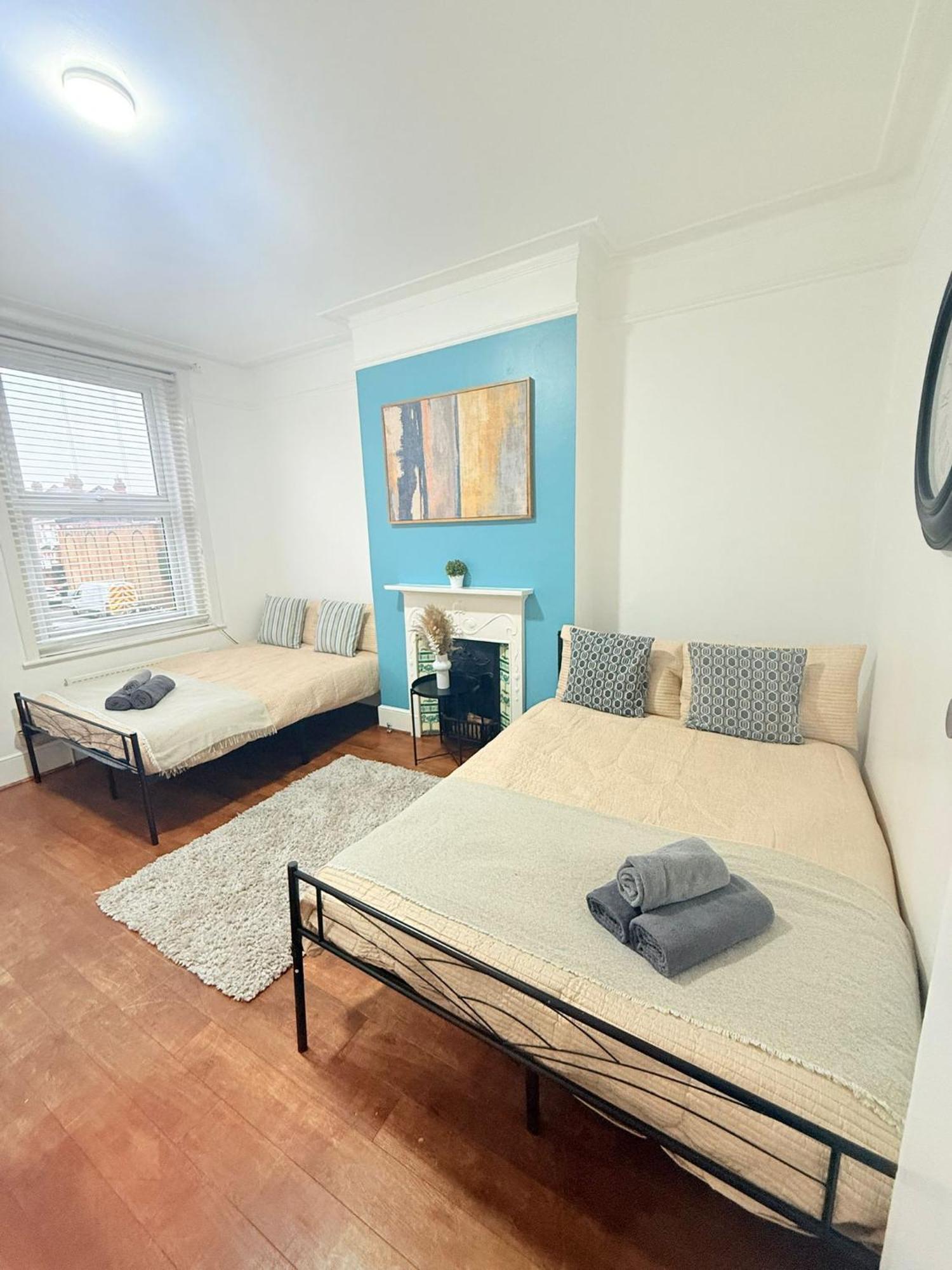 Cricklewood Broadway Guest Home Londen Buitenkant foto