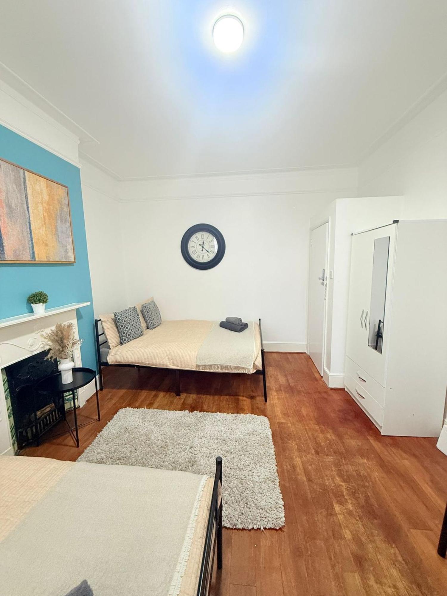 Cricklewood Broadway Guest Home Londen Buitenkant foto
