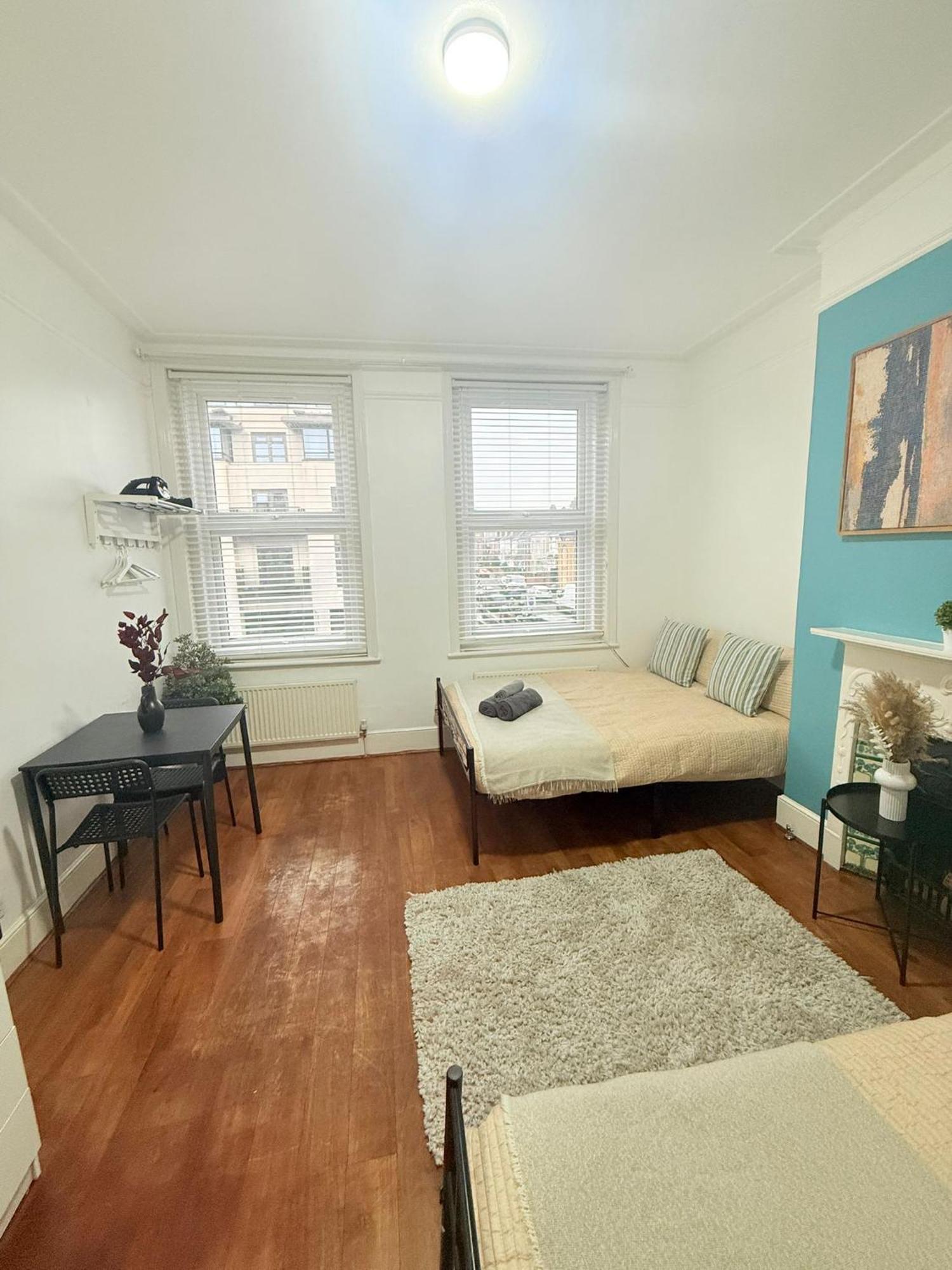 Cricklewood Broadway Guest Home Londen Buitenkant foto